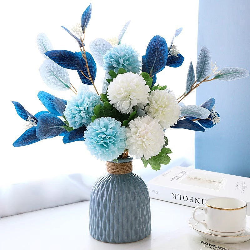 Dekorative Blumenarrangement mit stilvase