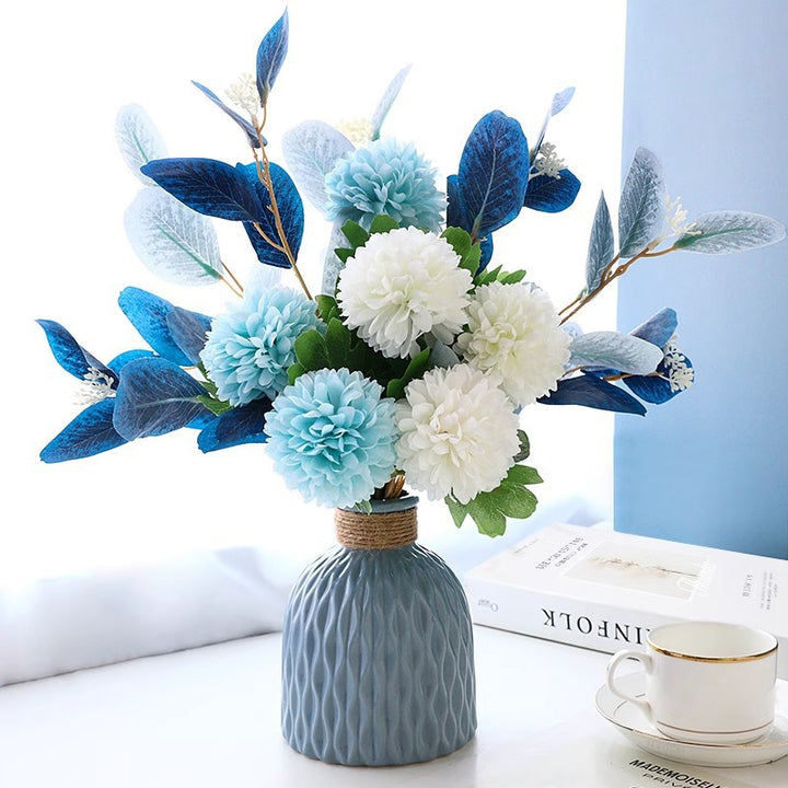 Dekorative Blumenarrangement mit stilvase