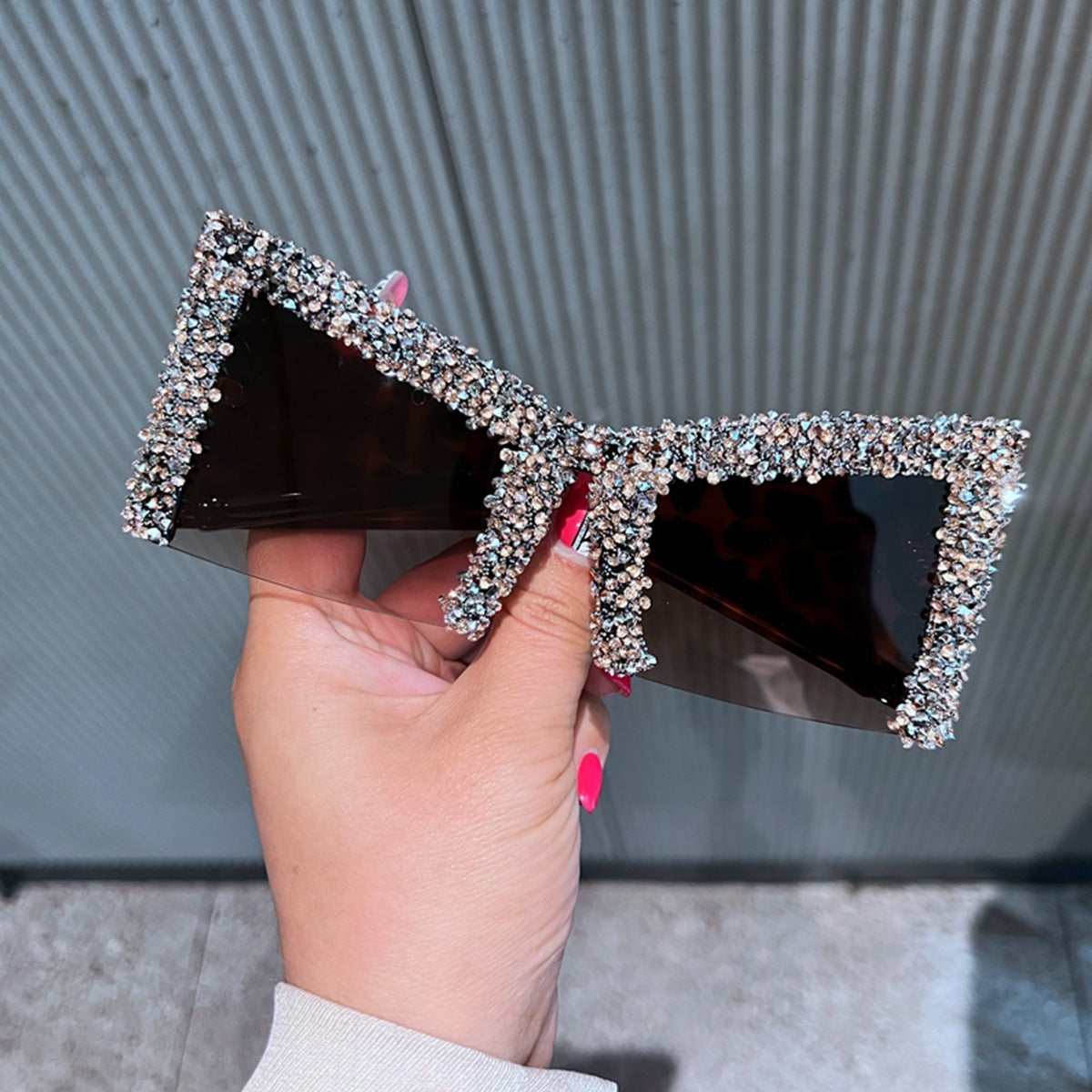 Damen Glamouröse Oversized-Sonnenbrille mit funkelndem Kristallrahmen Karnz