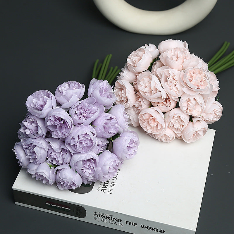 Realistischer Kunstblumenstrauß
