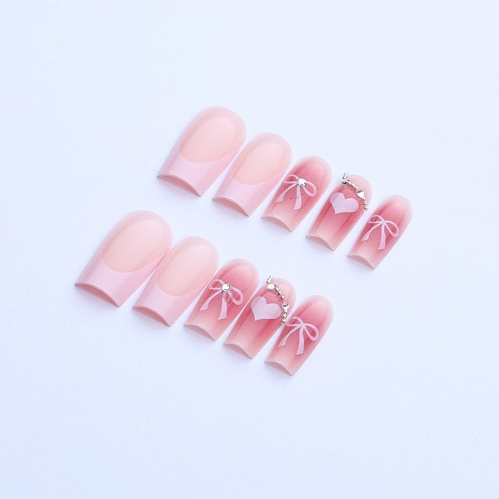 Kunstnagelset mit eleganten Schleifen- und Glitzermotiven Karnz