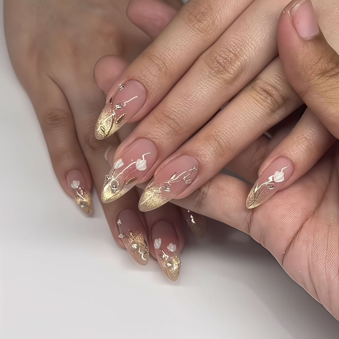 Elegante Stiletto Press-On Nagelkunstset mit Blumenakzenten Karnz
