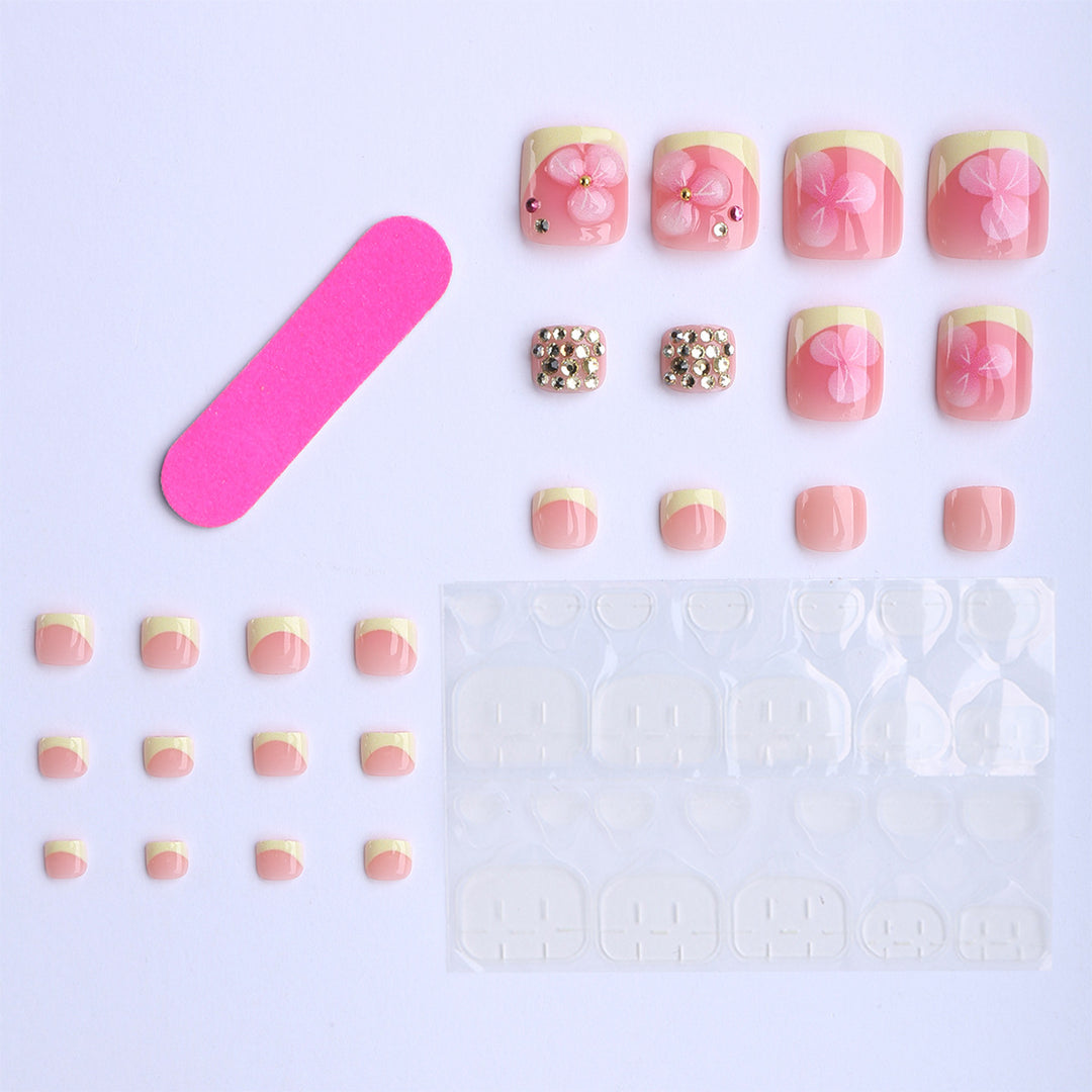 Künstliche Nagelverlängerungen mit Blüten-Design und Glitzerakzenten Karnz