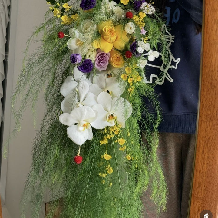 Dekorative hängende Blumenstrauß
