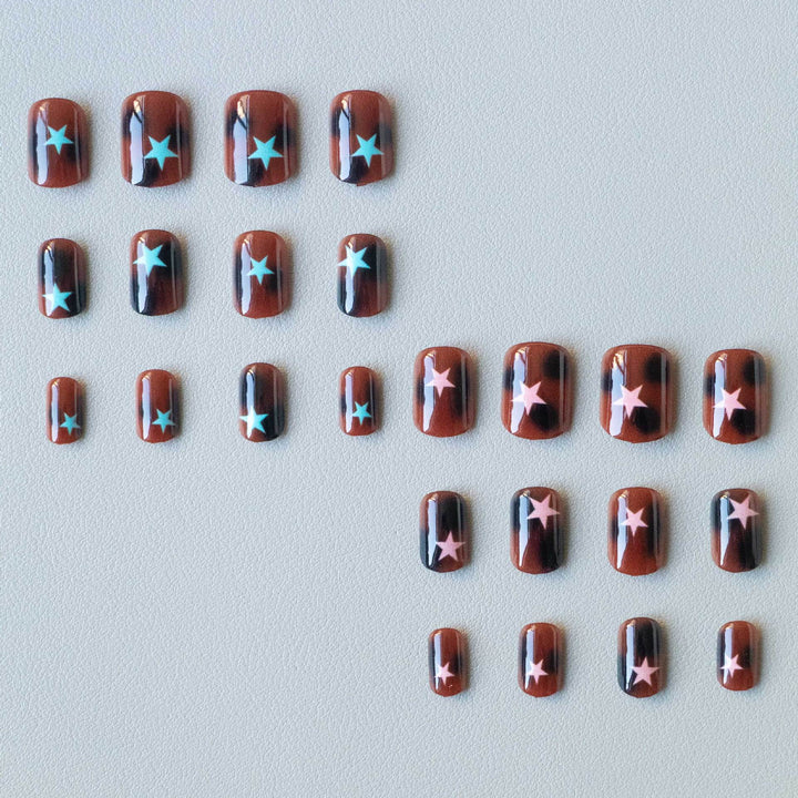 Künstlerisches Sternmotiv Nail Art