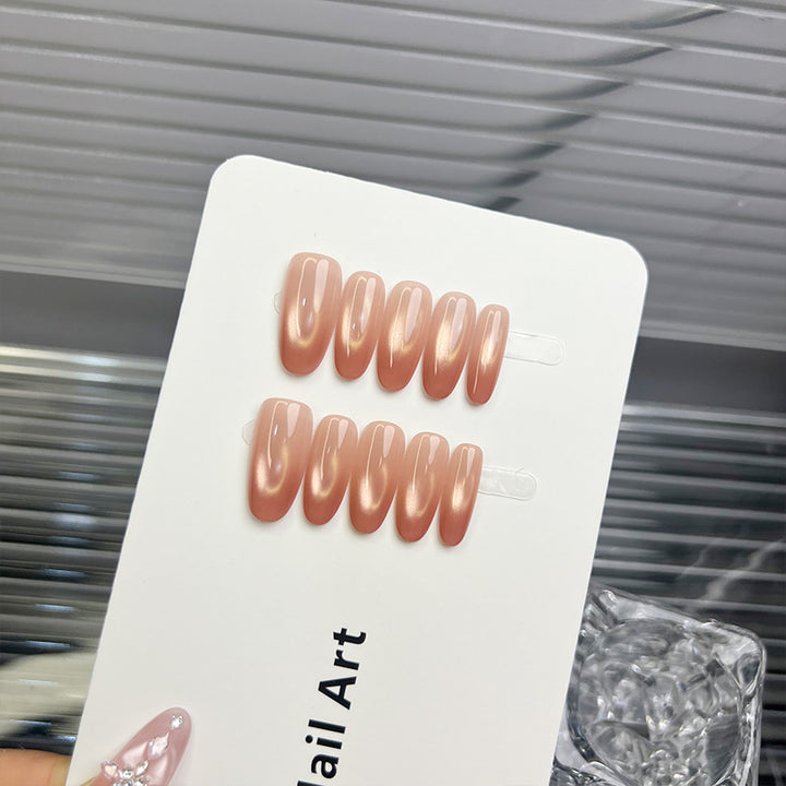 Natürlich geformte Press-On-Nageltipps