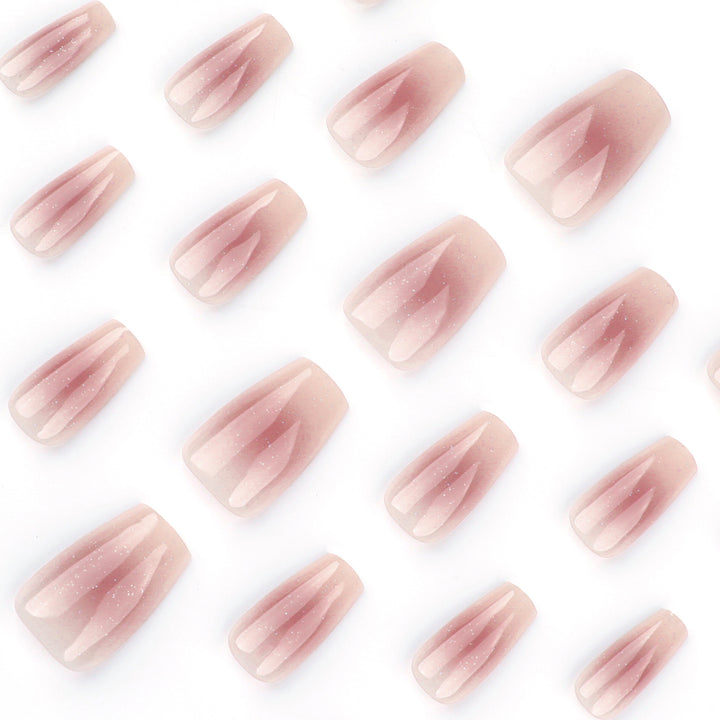 Kunstvolle Nagelverlängerungen mit Glitzer-Akzenten Karnz