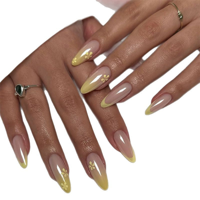 Florale Akzent-Gel-Nagelkunst Karnz