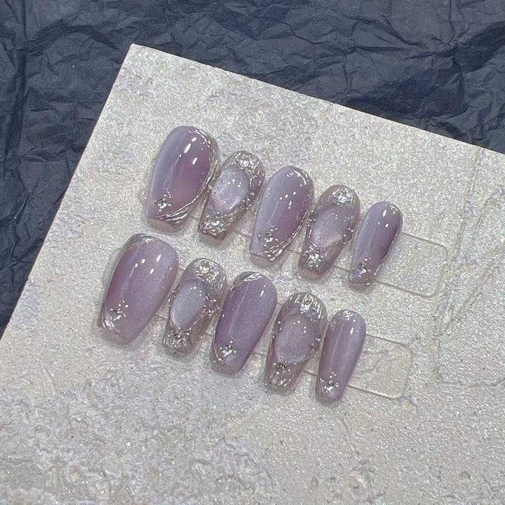 Elegantes Press-On Nail Set mit künstlerischem Metallic-Design Karnz