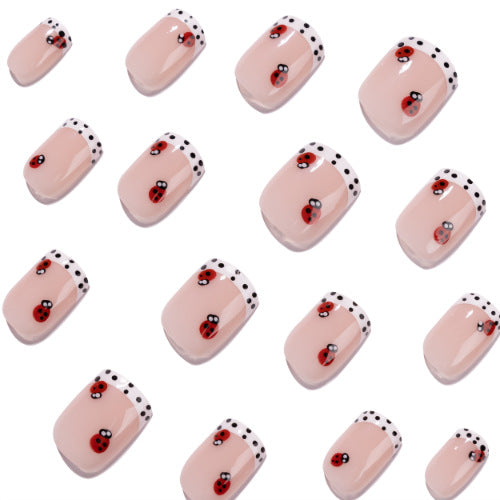 Kunstvolle Nagelkunst mit Marienkäfer-Motiven Karnz