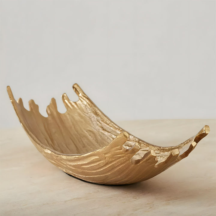 Dekorativer Servierteller mit einzigartigem skulpturalen Design