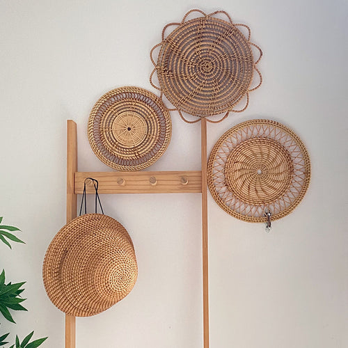 Damen Elegante handgewebte Rattanunterlage Karnz