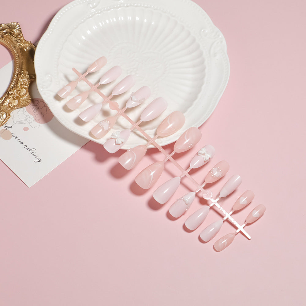 Elegantes florales Akzent Press-On Nagelset Karnz