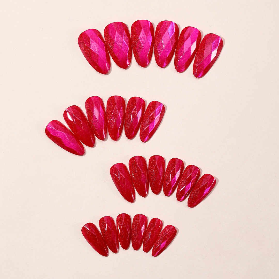 Schimmernde Stiletto Nagelkunst Verlängerungen Karnz