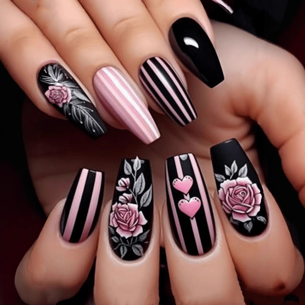 Kunstnagelset mit romantischen Rosen- und Herzmotiven Karnz