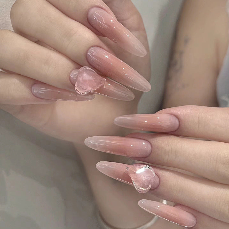 Elegante Ombre Stiletto Press-On Nägel mit Herzakzenten Karnz