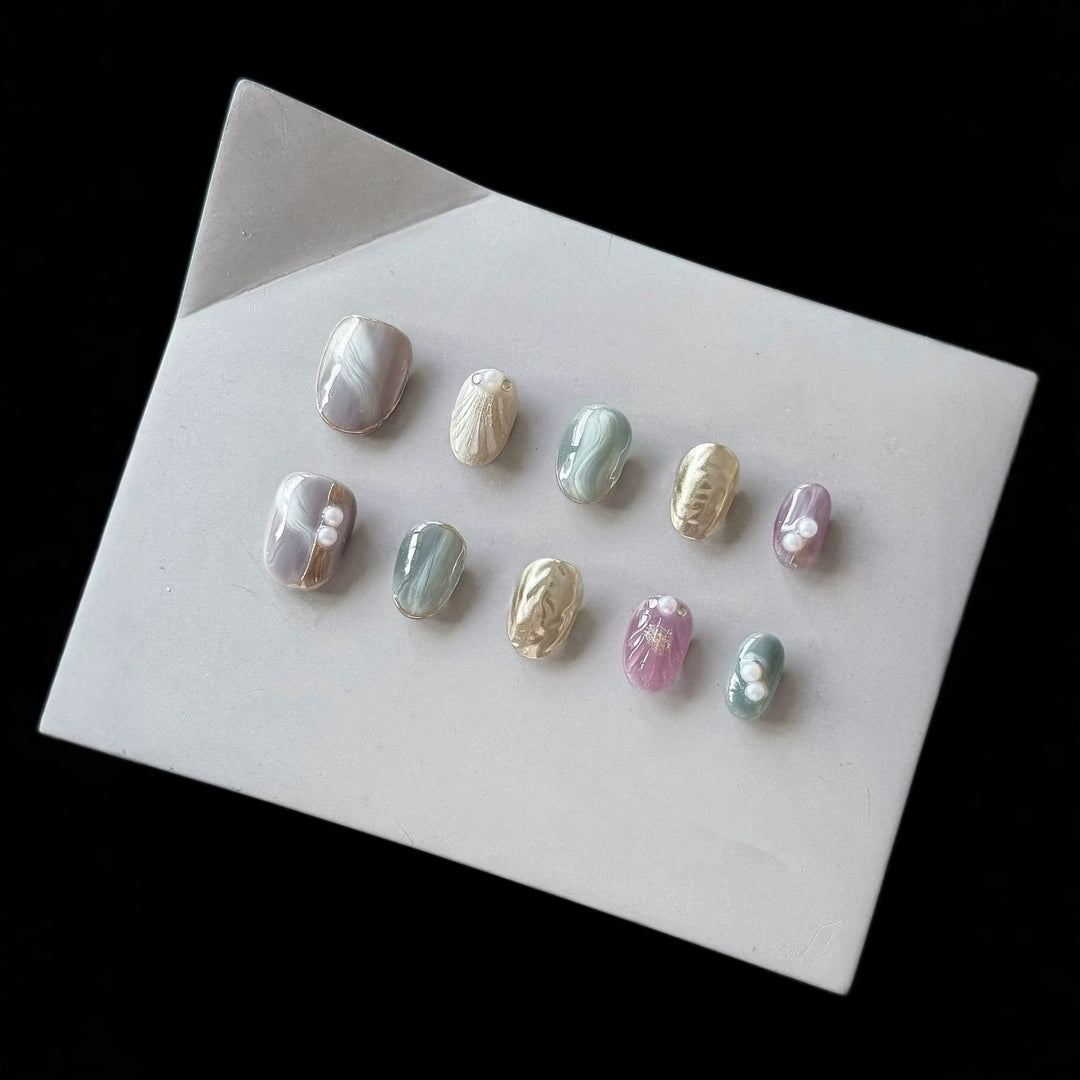 Künstlerisches Press-On-Nagelset mit natürlichen Marmor designs