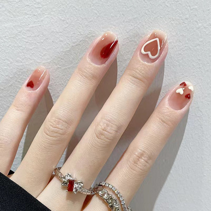 Kreative Herz-Nagelkunst Karnz