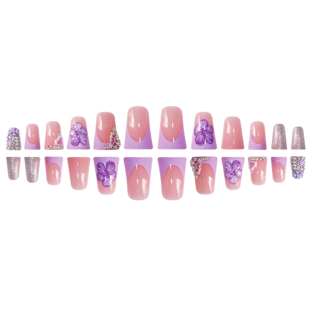 Floral Verziertes Press-On Nagelset Karnz
