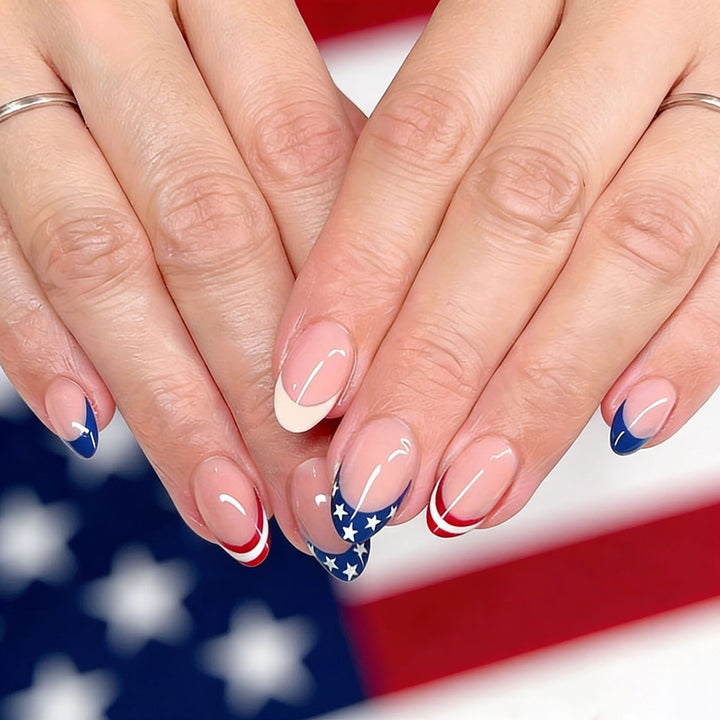 Künstlerische amerikanische Flagge Nagelkunst Karnz