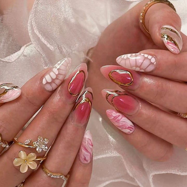 Stylische abstrakte Nagelkunst