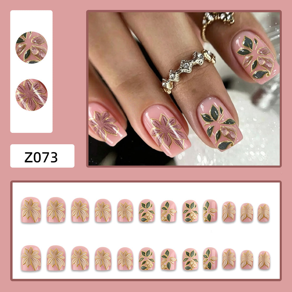 Kunstnägel mit Elegantem Blumen-Design Karnz