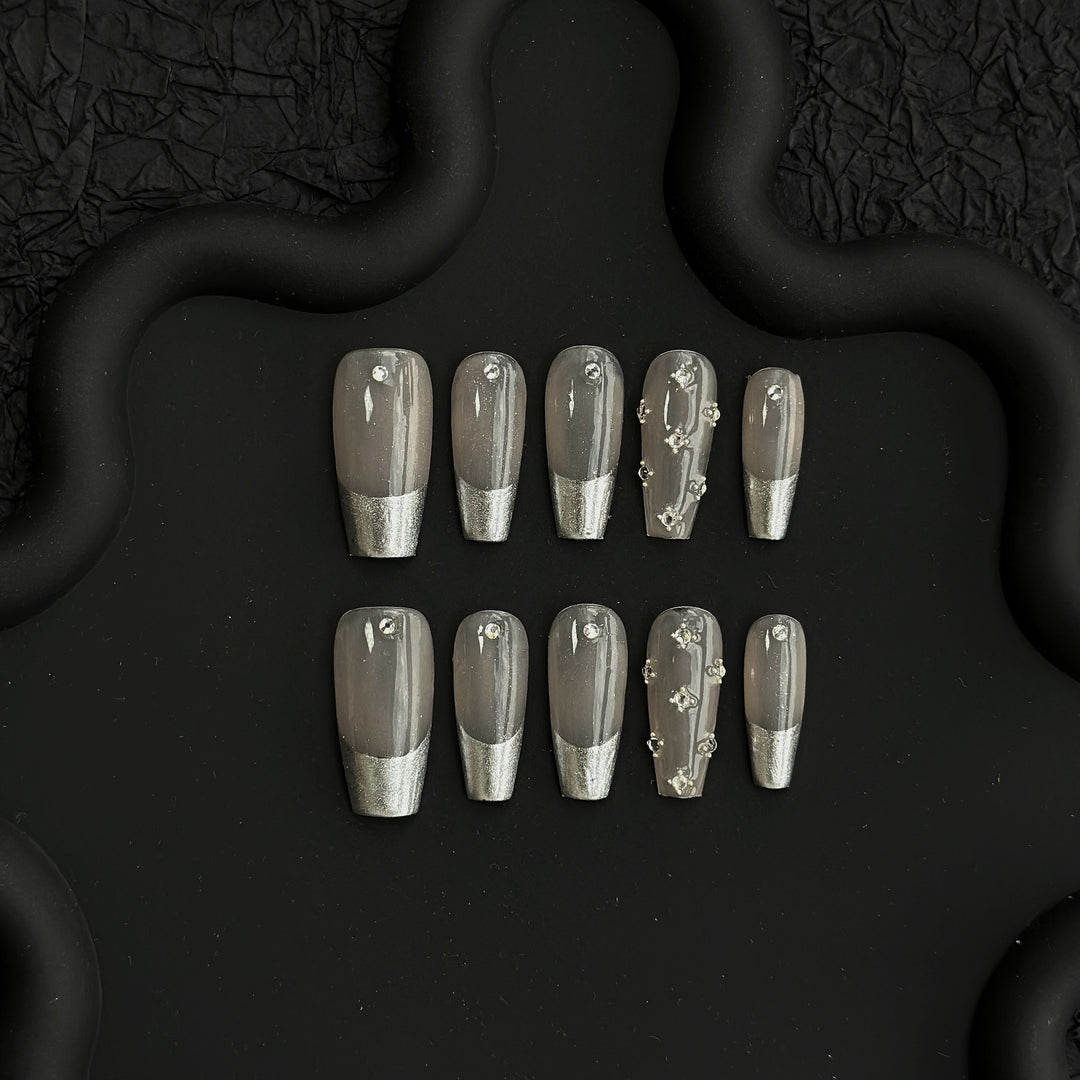 Elegantes Metallic Press-On Nail Art Set