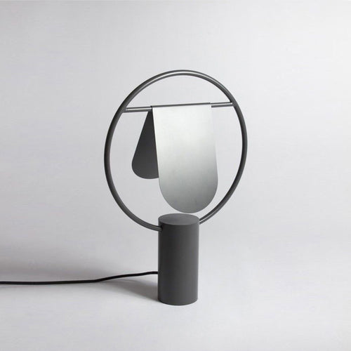 Künstlerische Tischlampe mit einzigartiger Silhouette