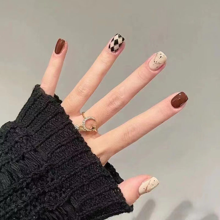 Kreative Press-On Nagelkunst