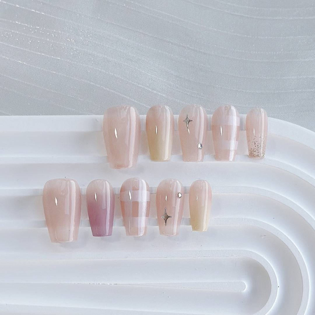 Elegantes Press-On Nagelkunstset mit glitzernden Akzenten