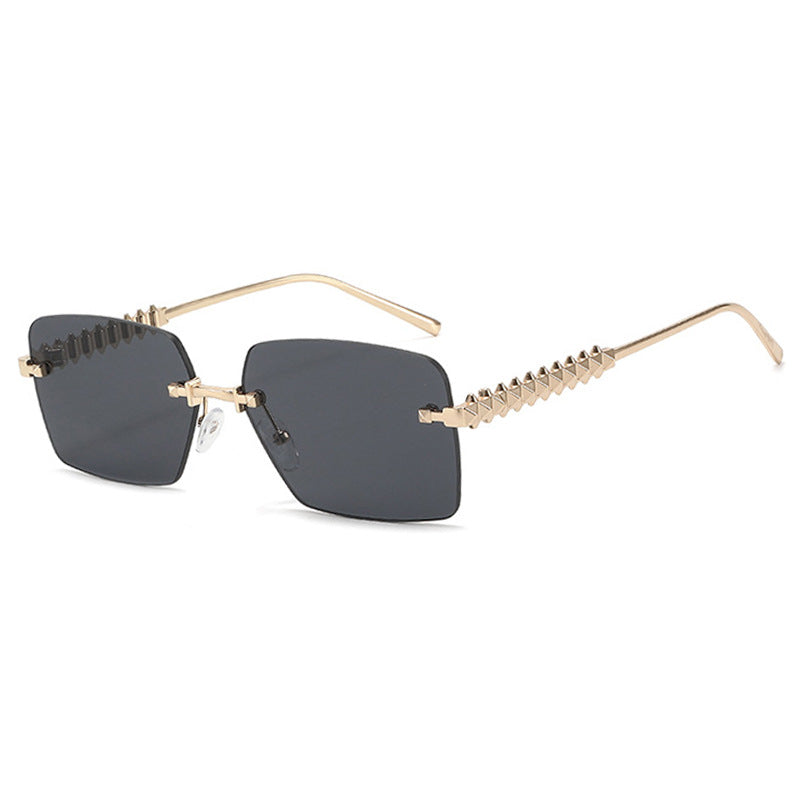 Damen modische Sonnenbrille mit einzigartigem und verzierendem Rahmen Karnz