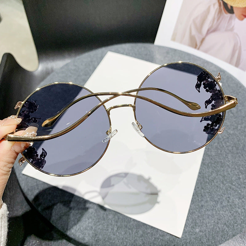 Damen Glamouröse Sonnenbrille mit funkelnden Strass-Details Karnz