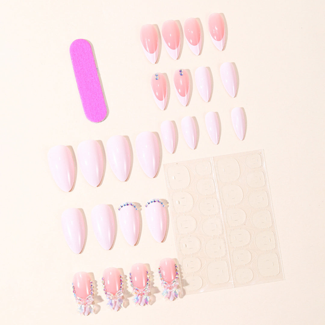 Elegantes Stiletto-Nagelkunst-Set mit Strass Karnz