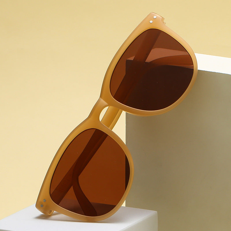 Damen Modische Schildpatt Sonnenbrille mit stilvollem Rahmen Karnz