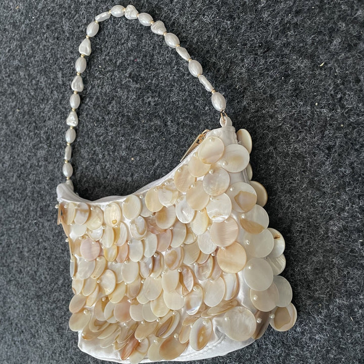 Einzigartige mit Muscheln verzierte Abendtasche