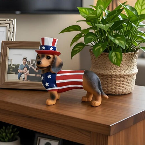 Dekorative Dackel-Figur im patriotischen Design Karnz