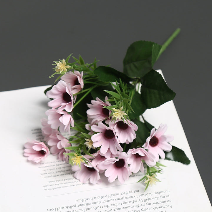 Realistische Blumenanordnung