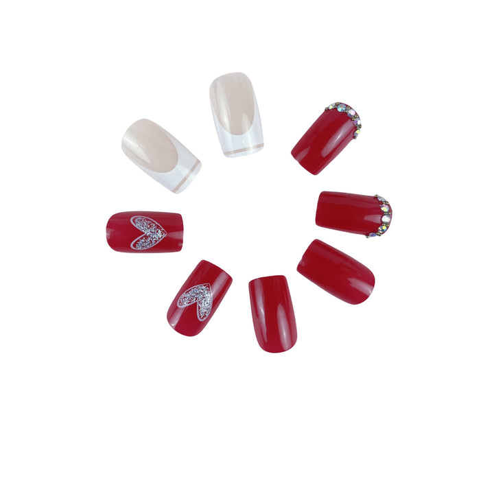 Dekorative Herz Nagelkunst Karnz