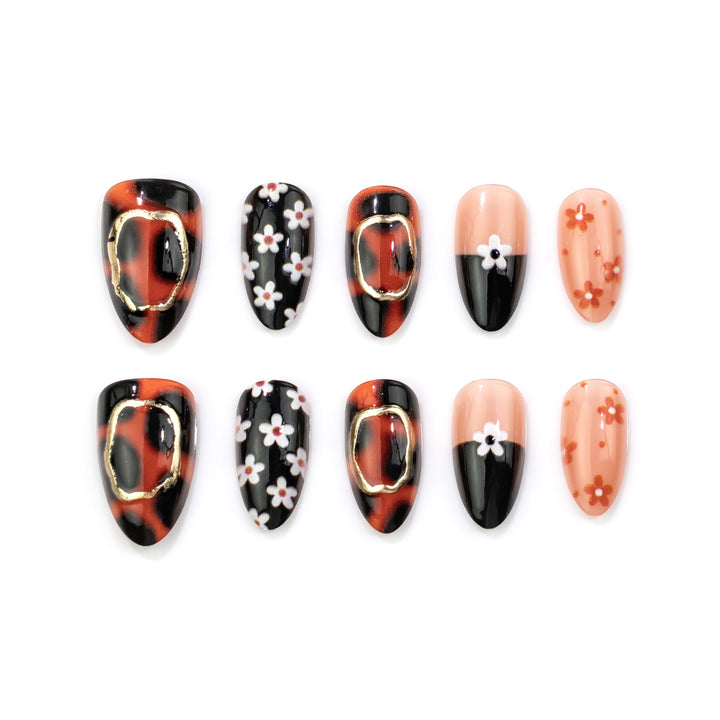 Künstlerisches Floral Nageldesign Set