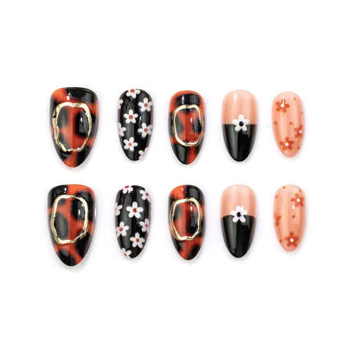 Künstlerisches Floral Nageldesign Set
