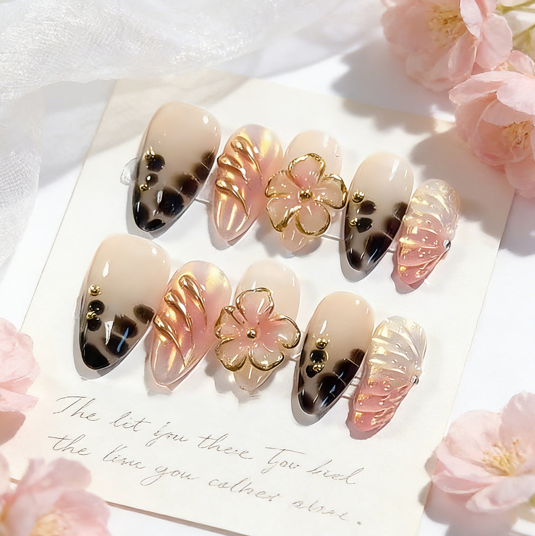 Künstlerisches Floral Press-On Nagelset