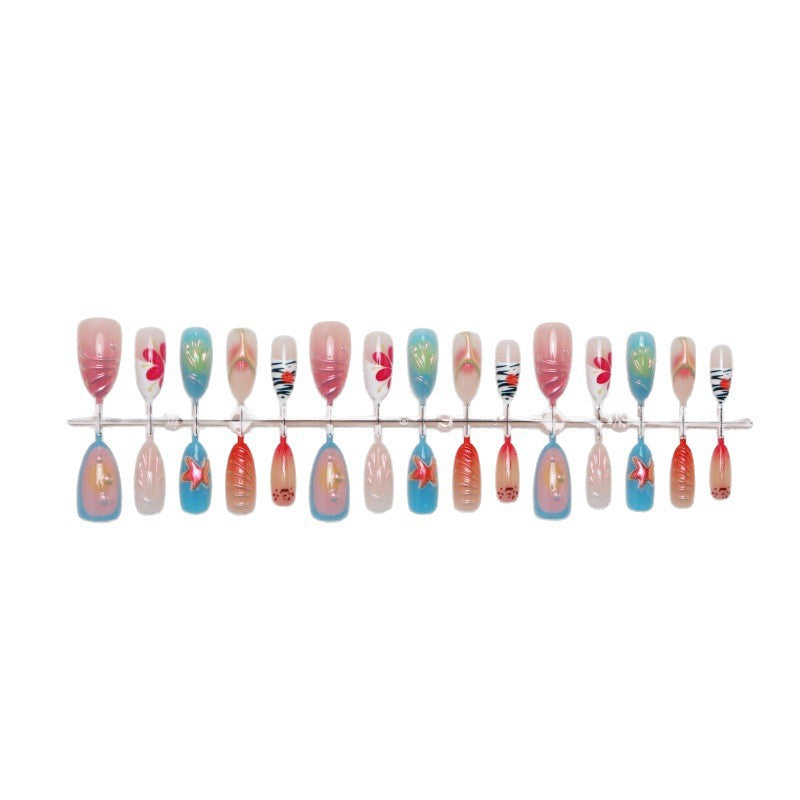 Kunstvolle Nagelspitzen mit maritimen Motiven Karnz
