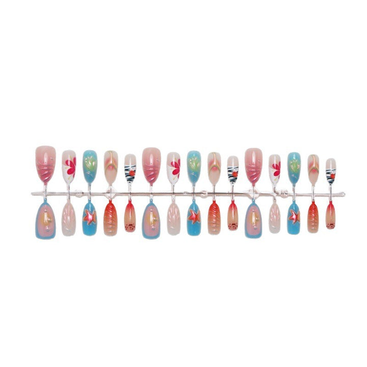 Kunstvolle Nagelspitzen mit maritimen Motiven Karnz