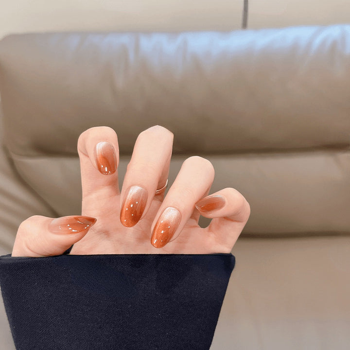 Kunstnägel mit Ombre-Effekt Karnz