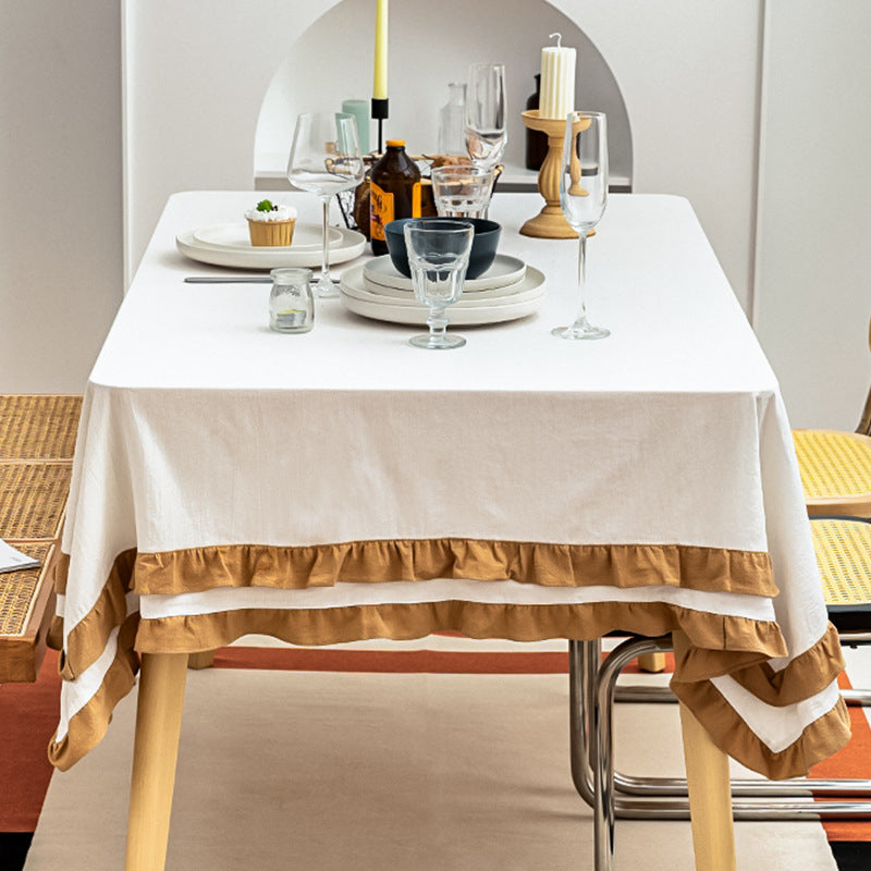 Rundtischdecke mit gestepptem Strukturrelief und zweilagigem Volant Karnz