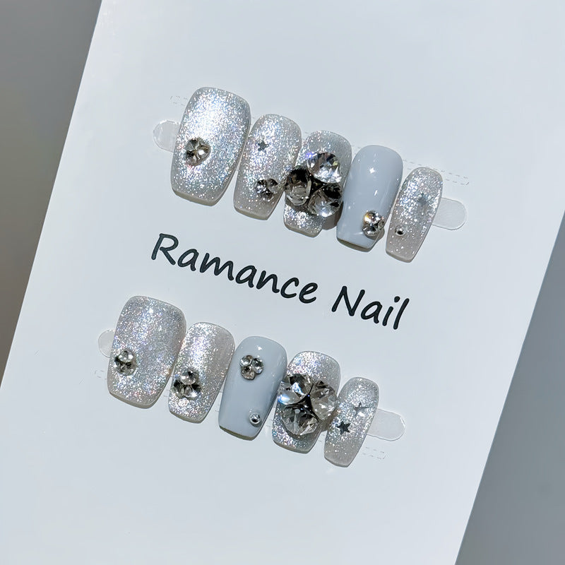 Glamouröse mit Strass besetzte Press-On Nagelkunst Karnz