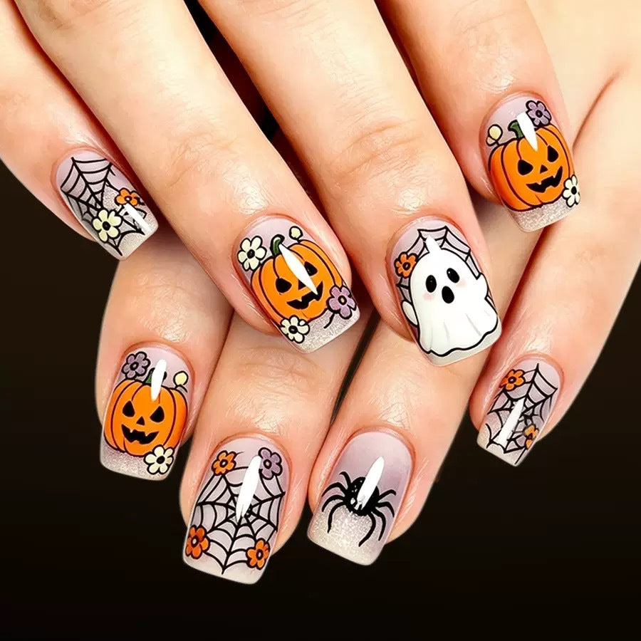 Kunstnagelset mit festlichen Halloween-Motiven Karnz