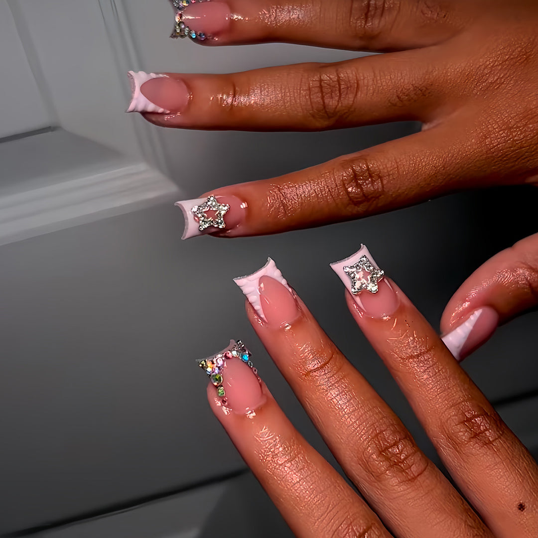 Künstlerisches Nail Set mit Strass-Akzenten zum Aufkleben Karnz