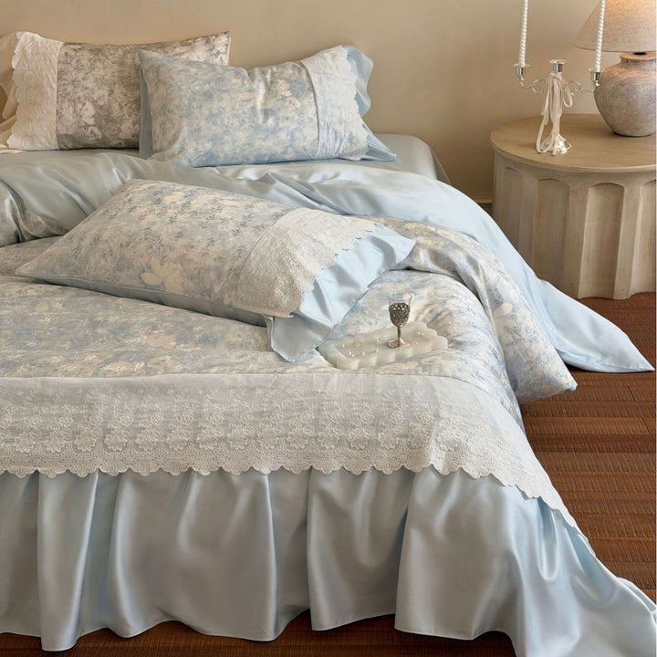 Luxuriöses Bettwäsche-Set aus Satin mit Spitzenbesatz und Volant
