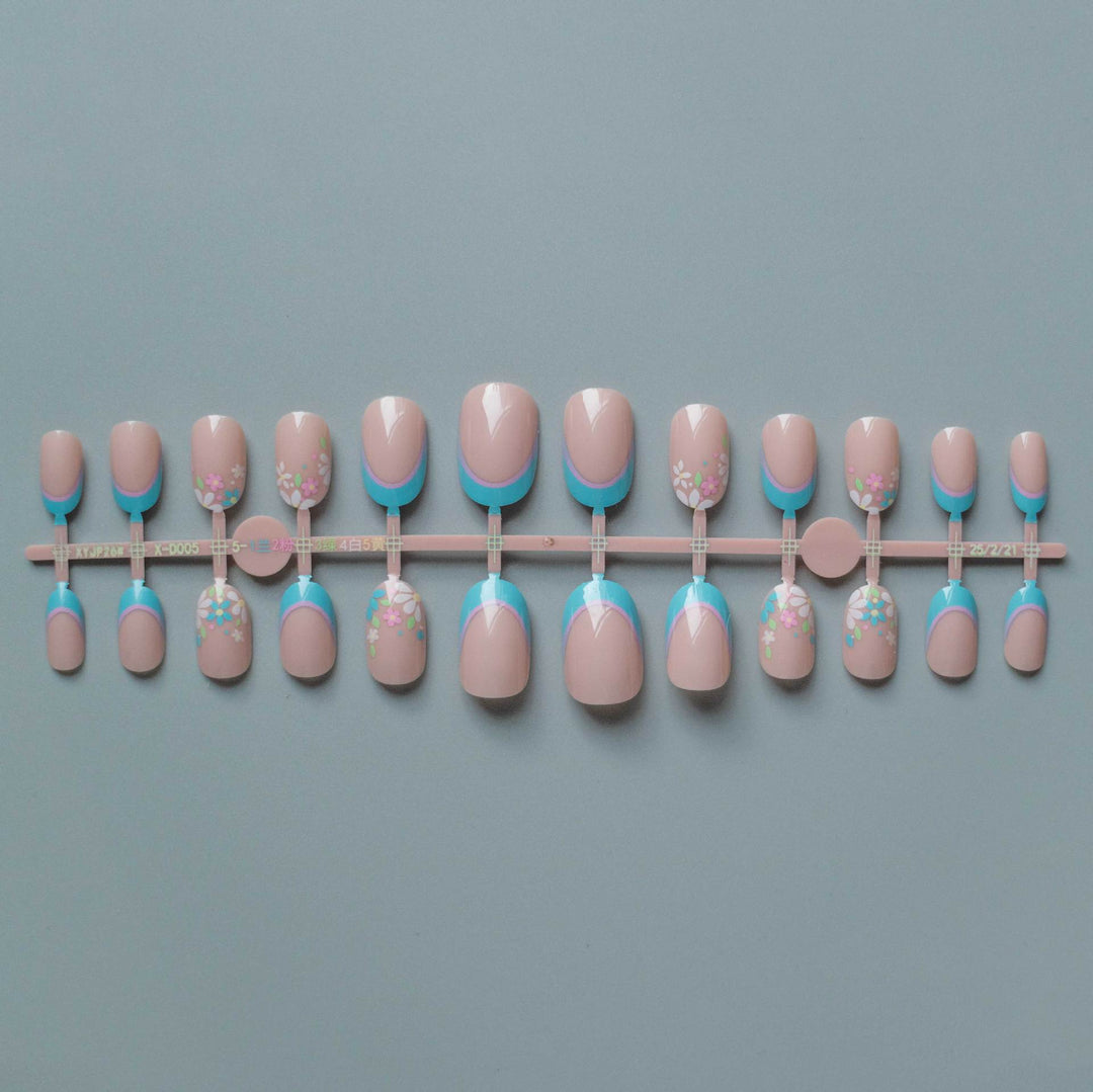 Künstlerisches Floral- und Geometrisches Nagelkunst-Design-Kit